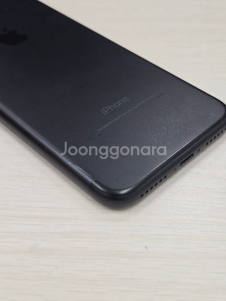 아이폰7 블랙색상 32용량 상태좋은 서브폰,카메라용,감성폰 단말기 12만 판매합니다--3